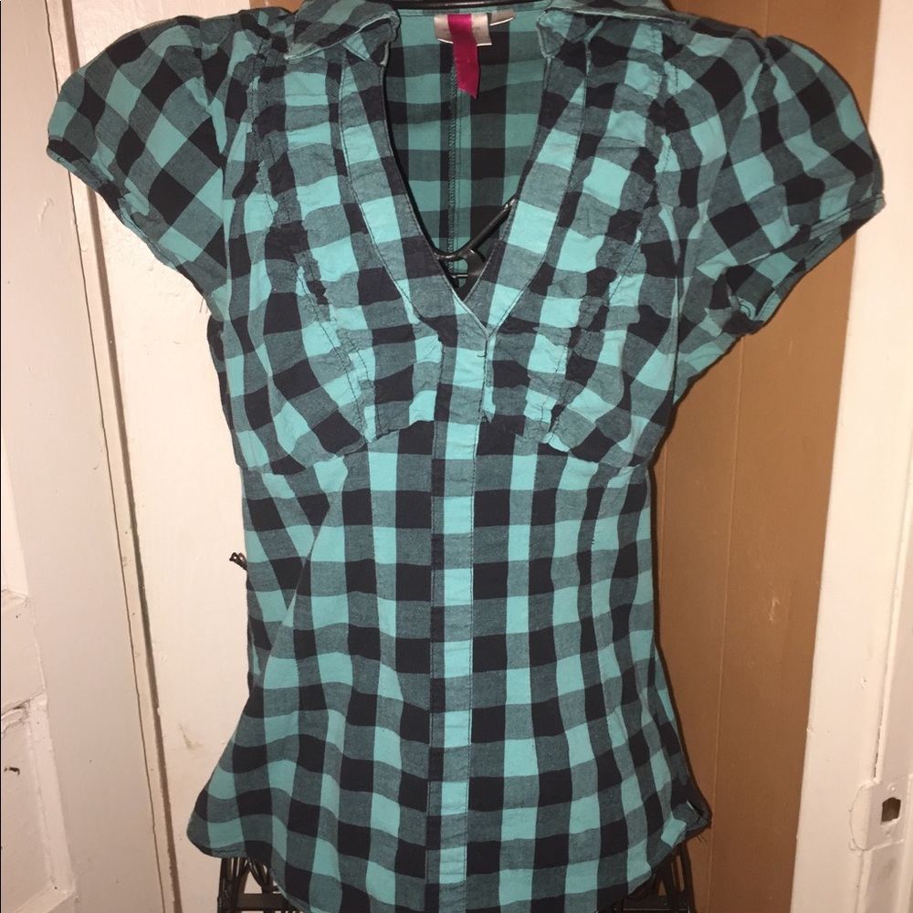 Medium but would fit a s/m best zips up side
